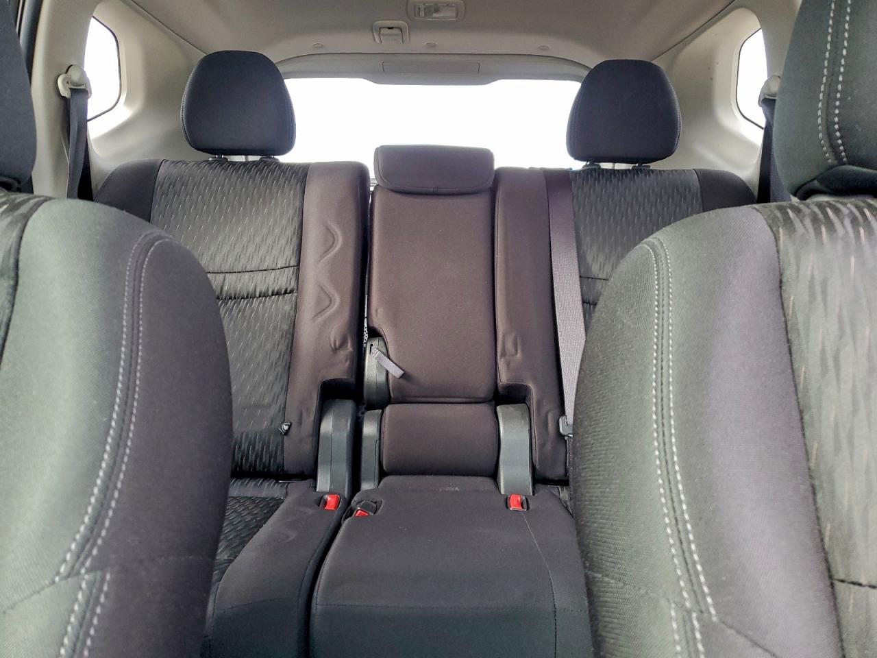 2019 NISSAN ROGUE S photo 10