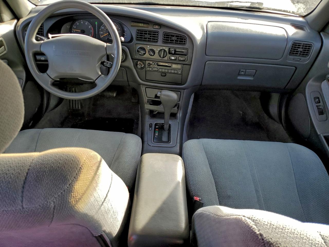 1995 TOYOTA CAMRY LE photo 15