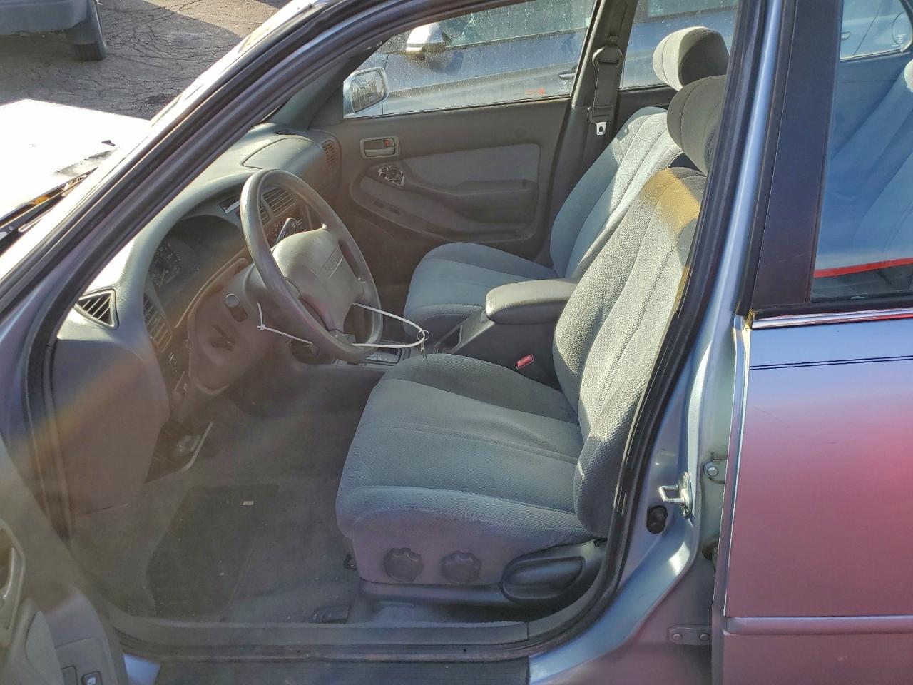 1995 TOYOTA CAMRY LE photo 13