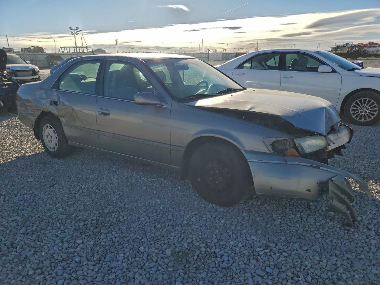 1999 TOYOTA CAMRY CE photo 4