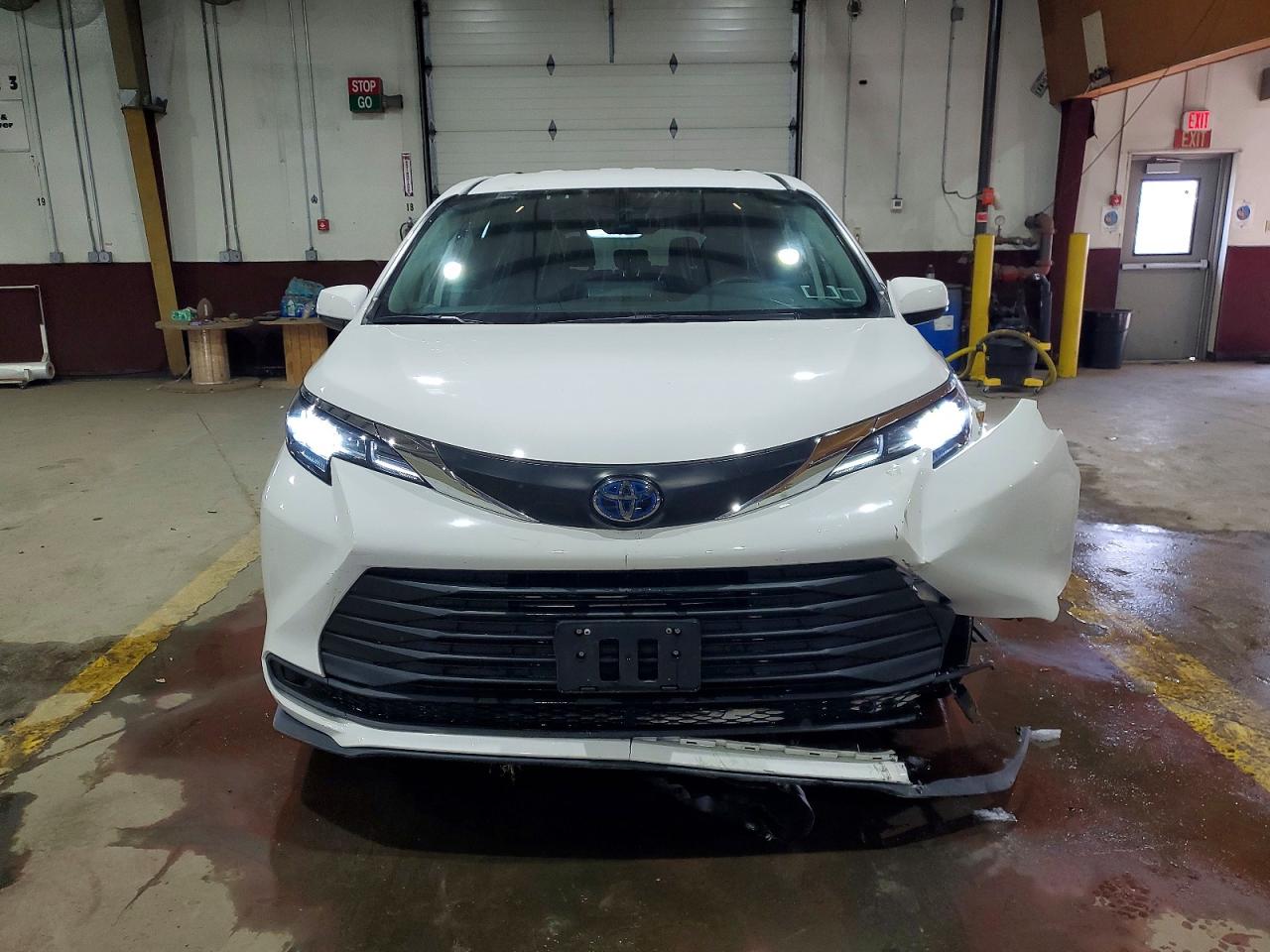 2022 TOYOTA SIENNA LE photo 5