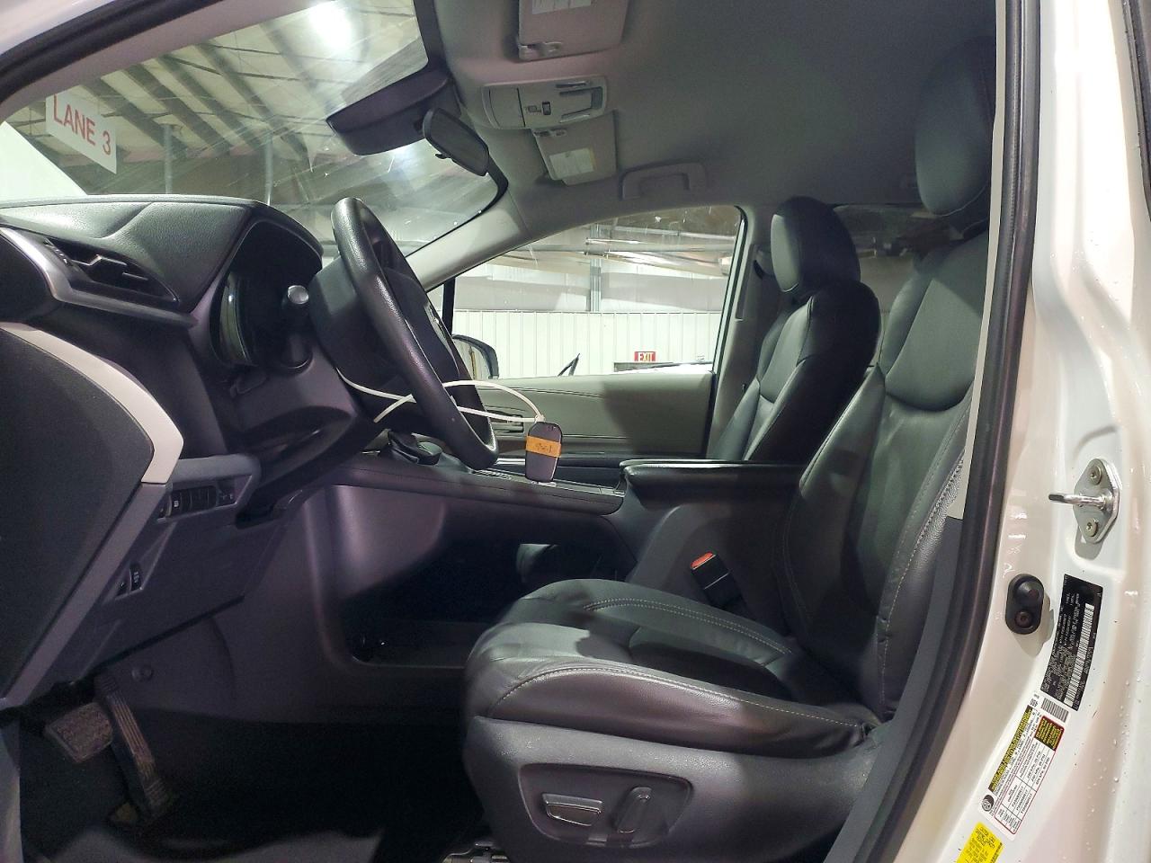 2022 TOYOTA SIENNA LE photo 7