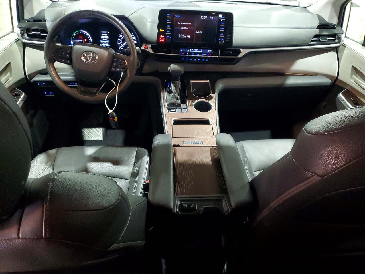 2022 TOYOTA SIENNA LE photo 8