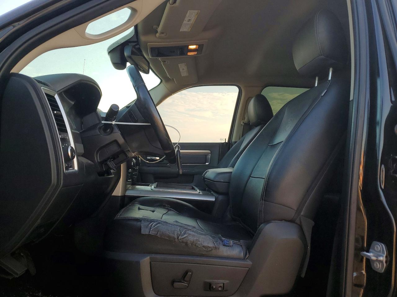 2015 RAM 1500 SLT photo 7