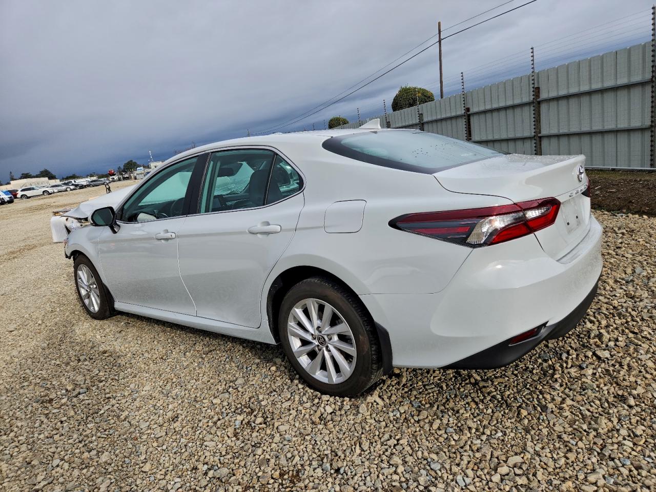2022 TOYOTA CAMRY LE photo 2