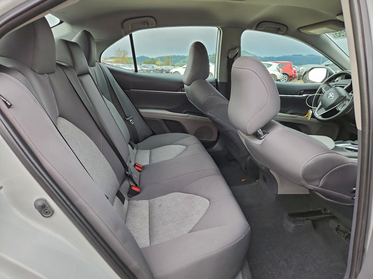 2022 TOYOTA CAMRY LE photo 10