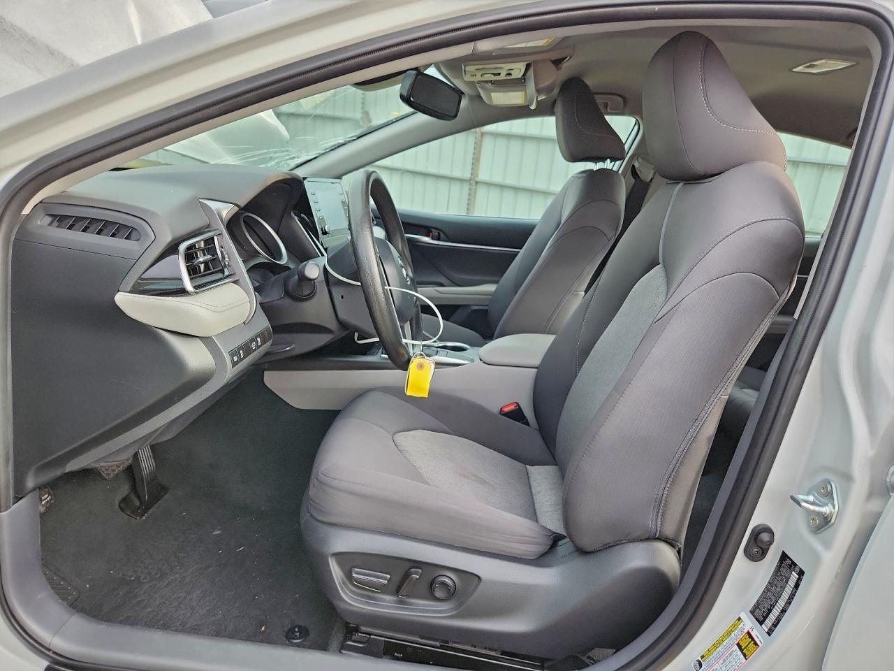 2022 TOYOTA CAMRY LE photo 7