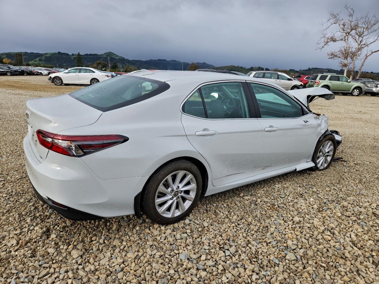 2022 TOYOTA CAMRY LE photo 3