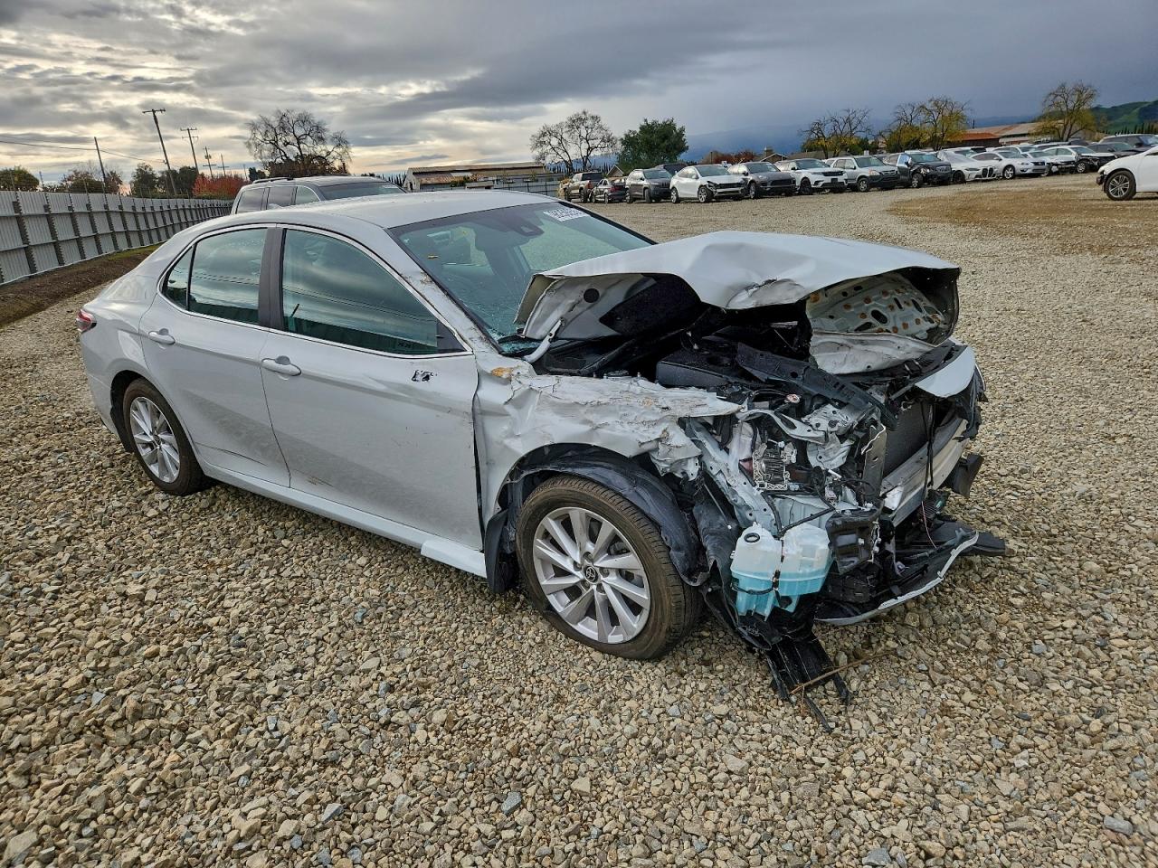 2022 TOYOTA CAMRY LE photo 4