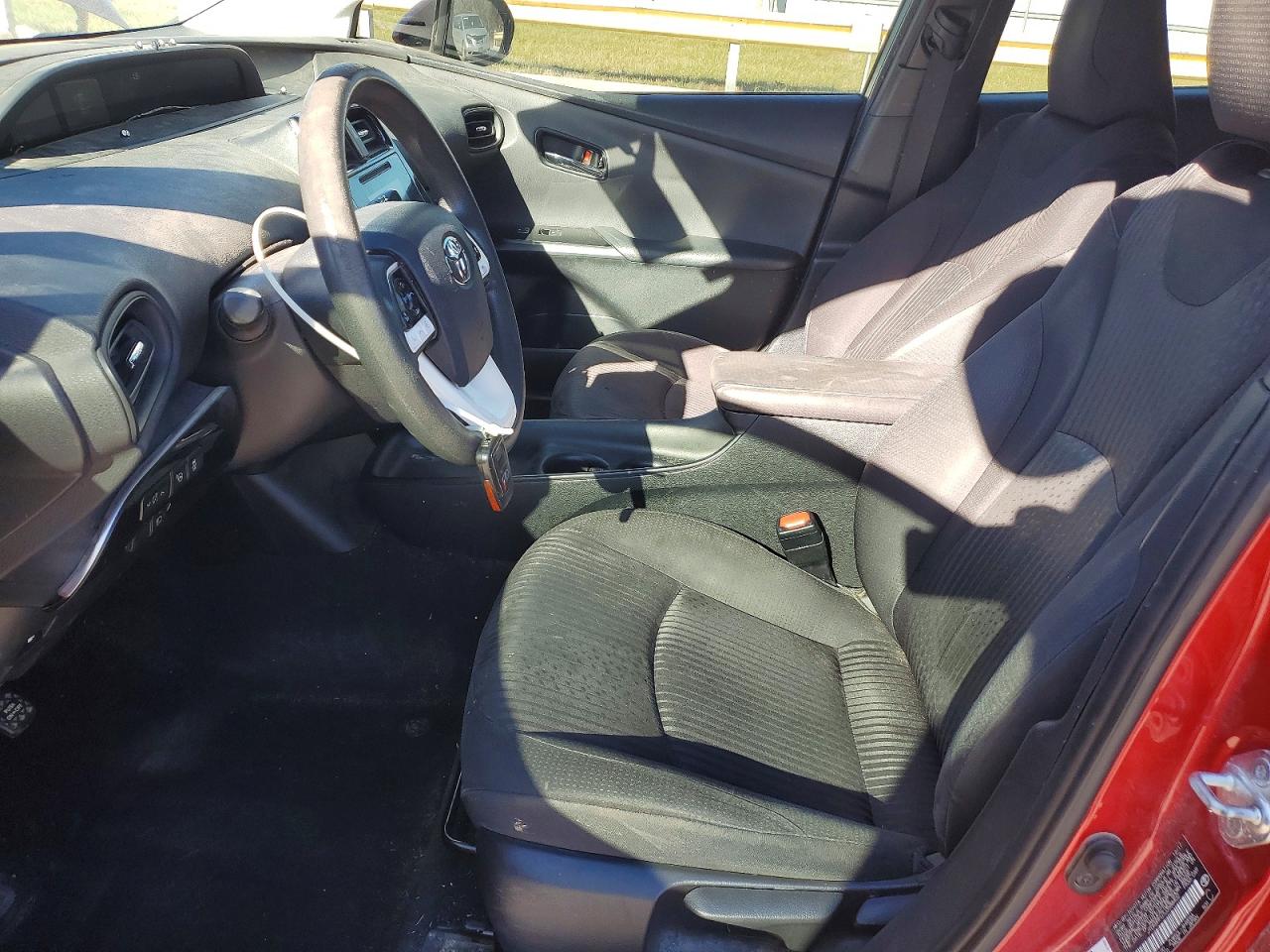2018 TOYOTA PRIUS TWO photo 7