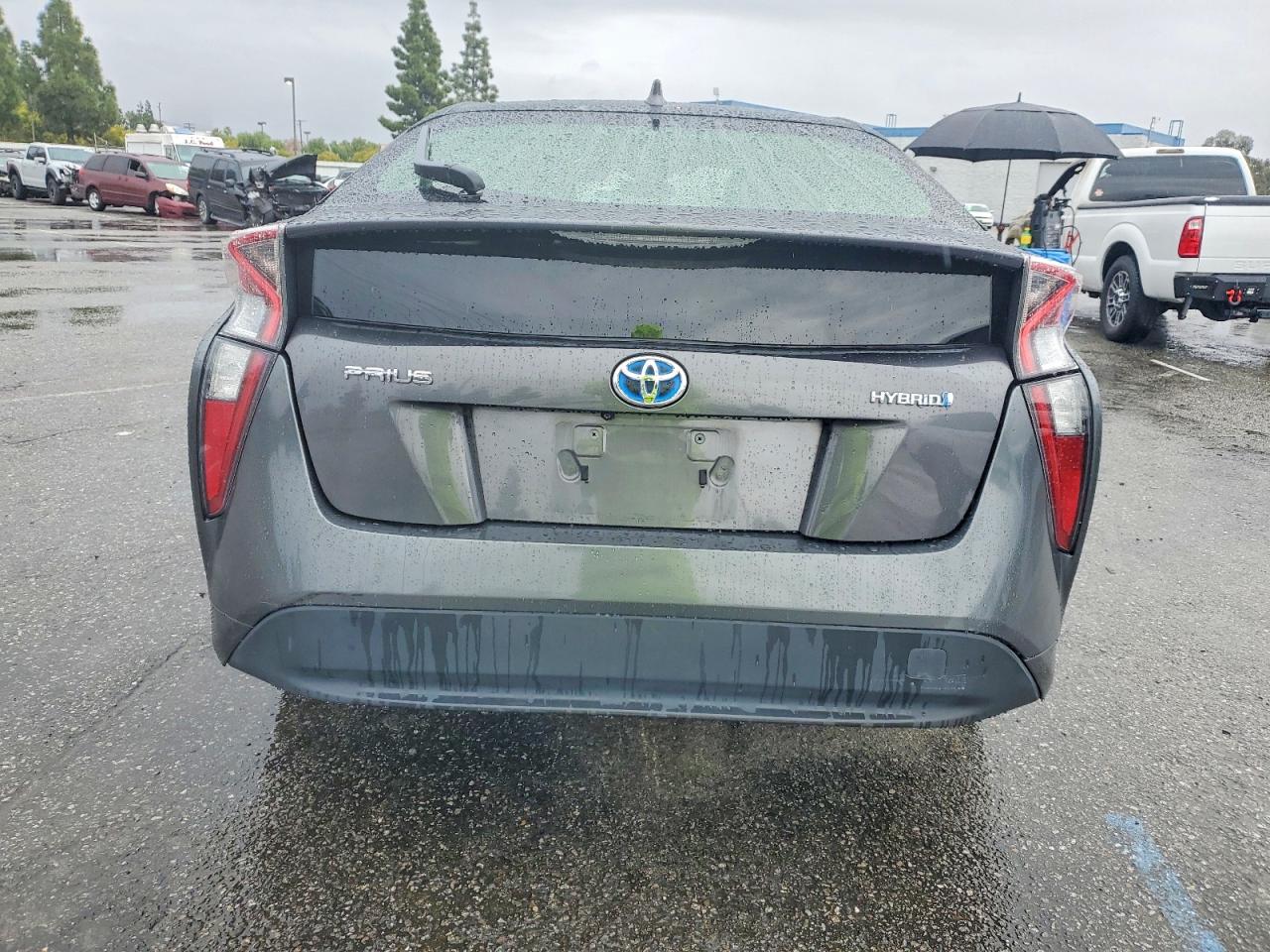 2017 TOYOTA PRIUS photo 6