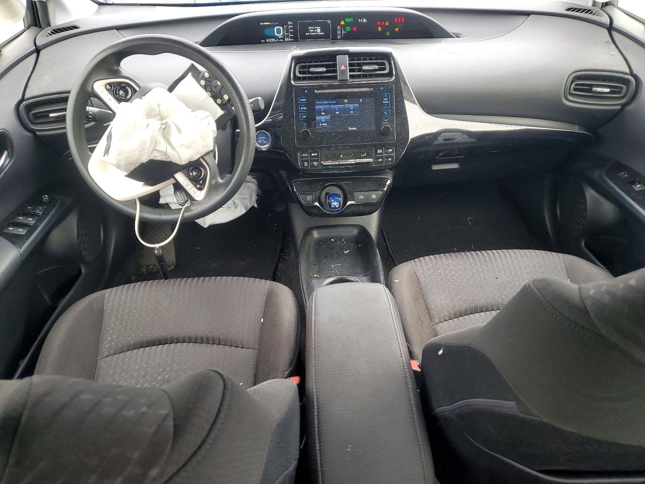 2017 TOYOTA PRIUS photo 8