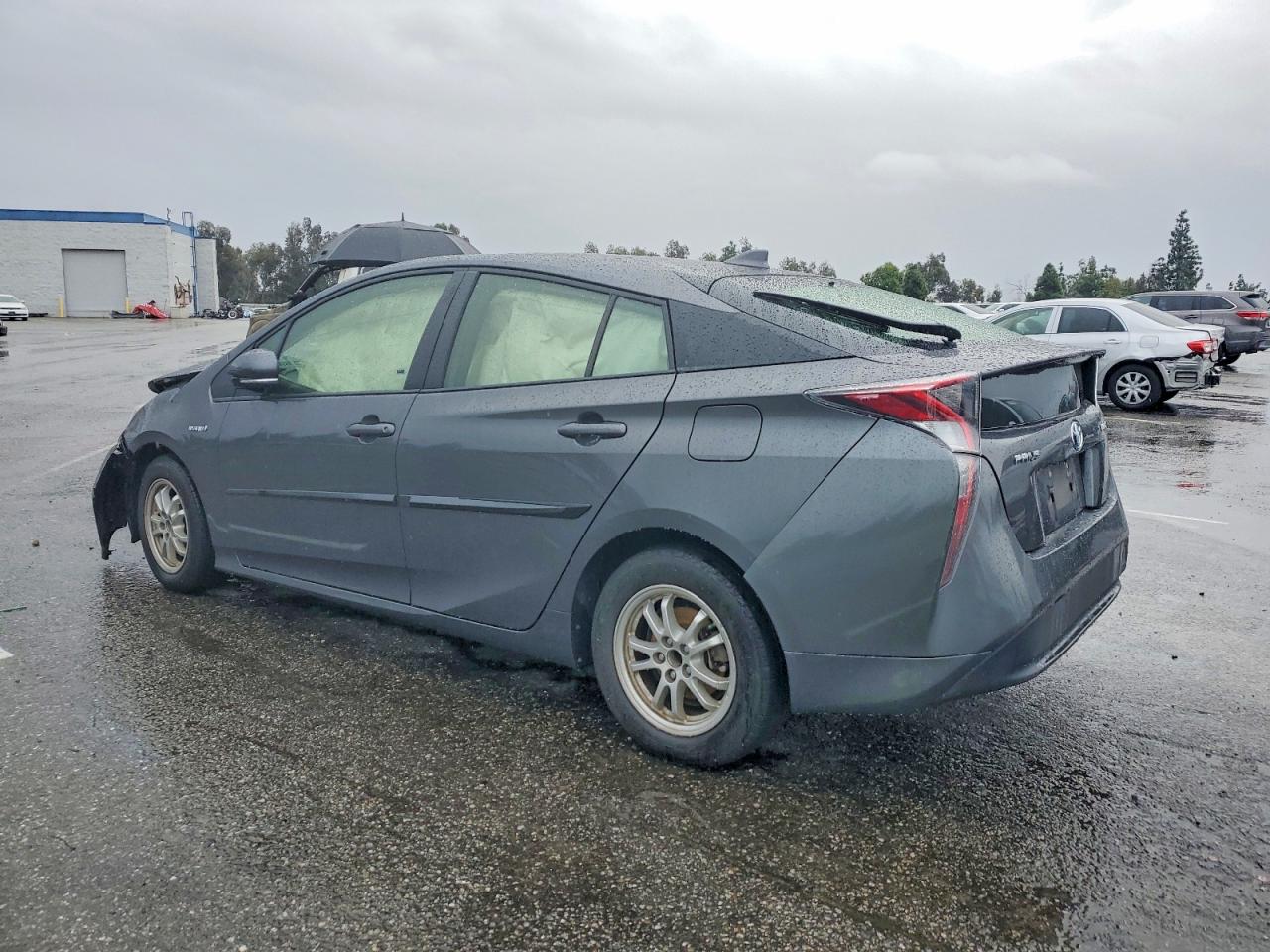 2017 TOYOTA PRIUS photo 2