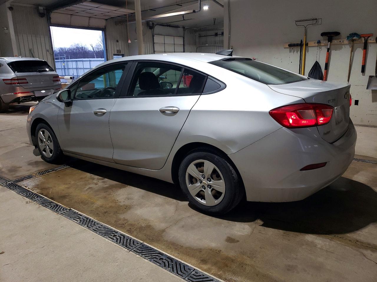 2016 CHEVROLET CRUZE LS photo 2