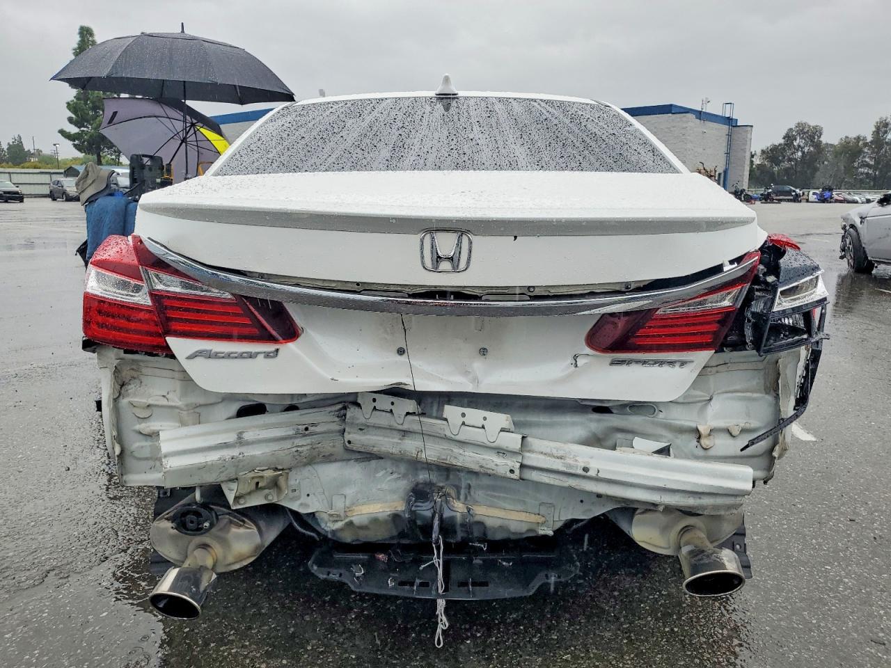 2017 HONDA ACCORD photo 6