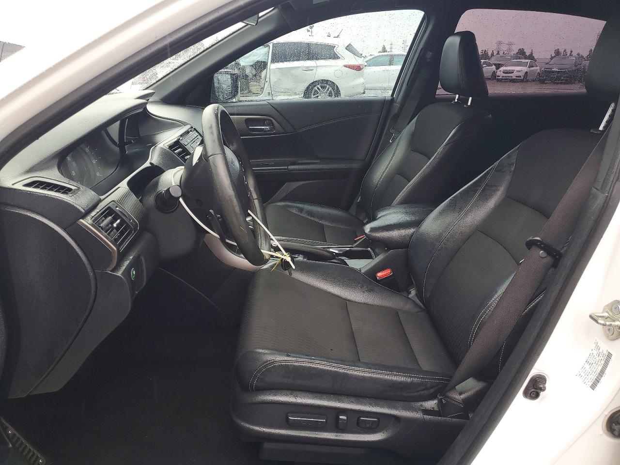 2017 HONDA ACCORD photo 7