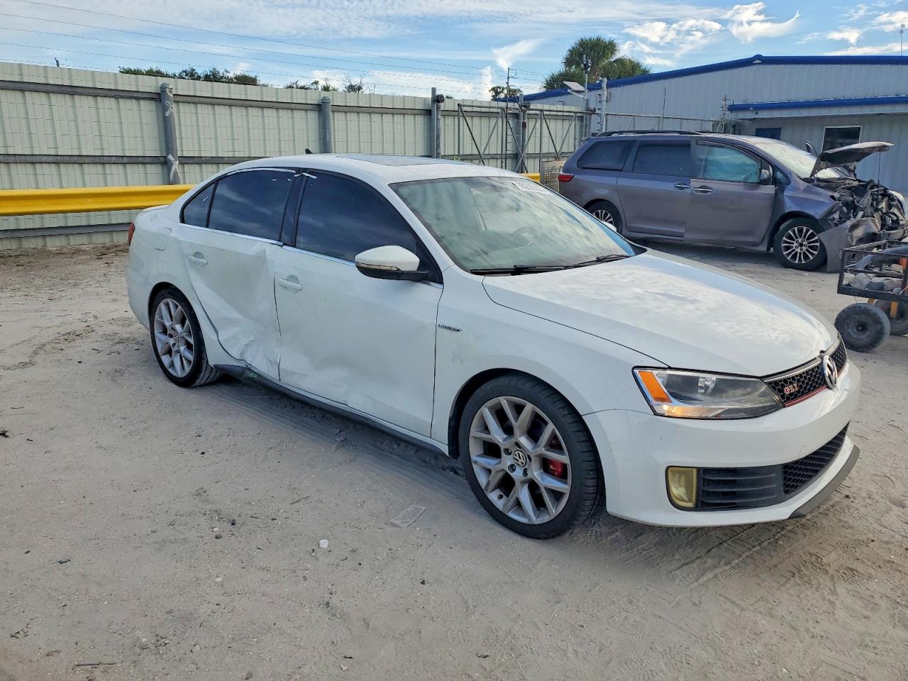 2014 VOLKSWAGEN JETTA GLI photo 4