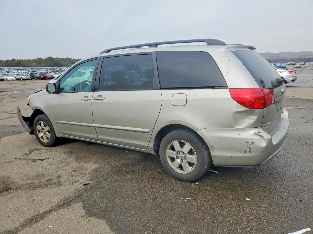 2006 TOYOTA SIENNA CE photo 2