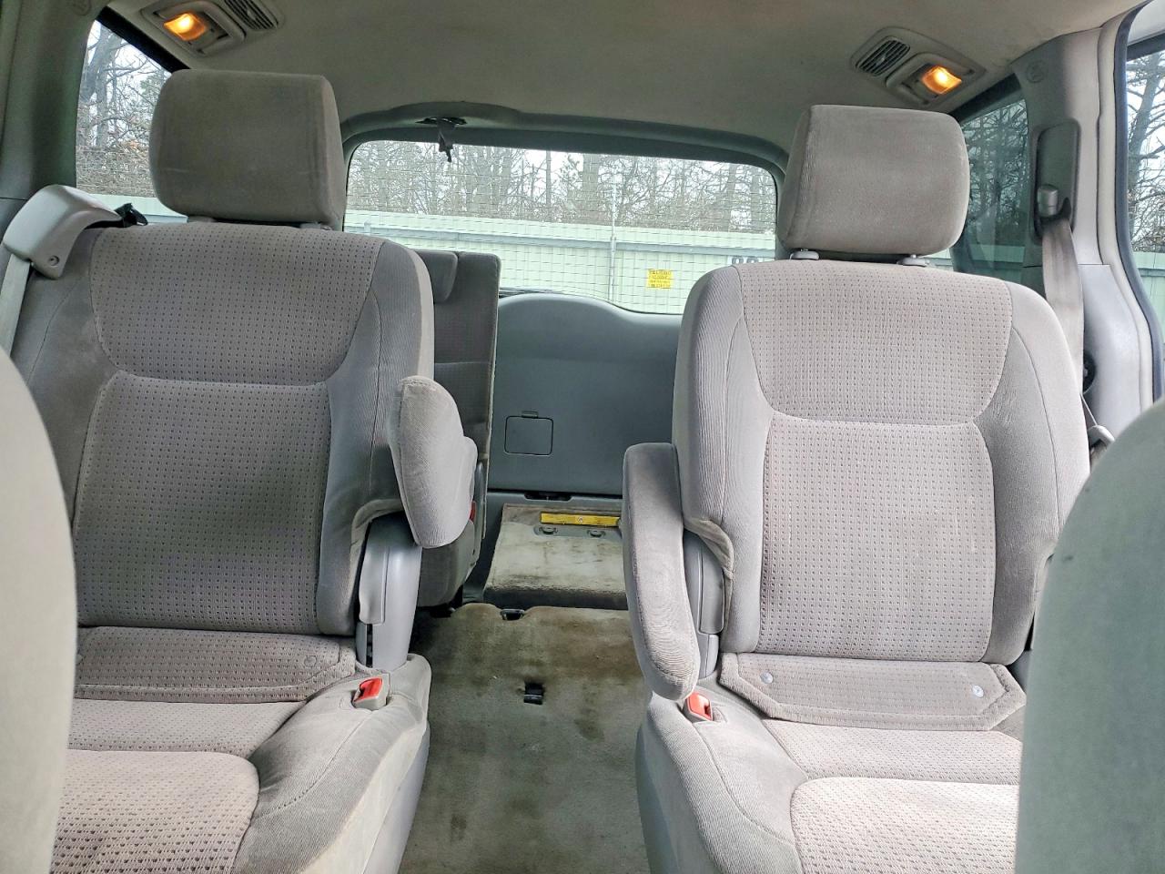 2006 TOYOTA SIENNA CE photo 10