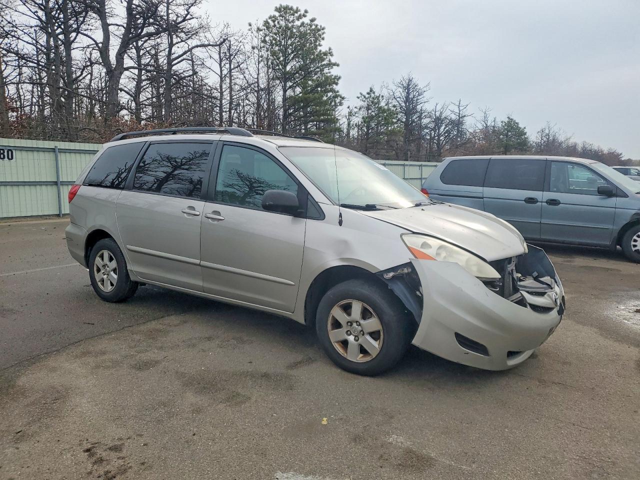 2006 TOYOTA SIENNA CE photo 4
