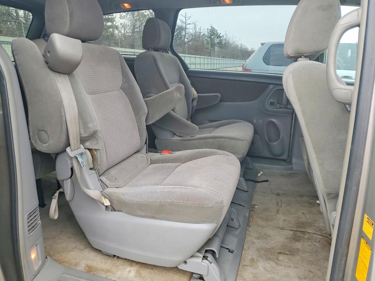 2006 TOYOTA SIENNA CE photo 11