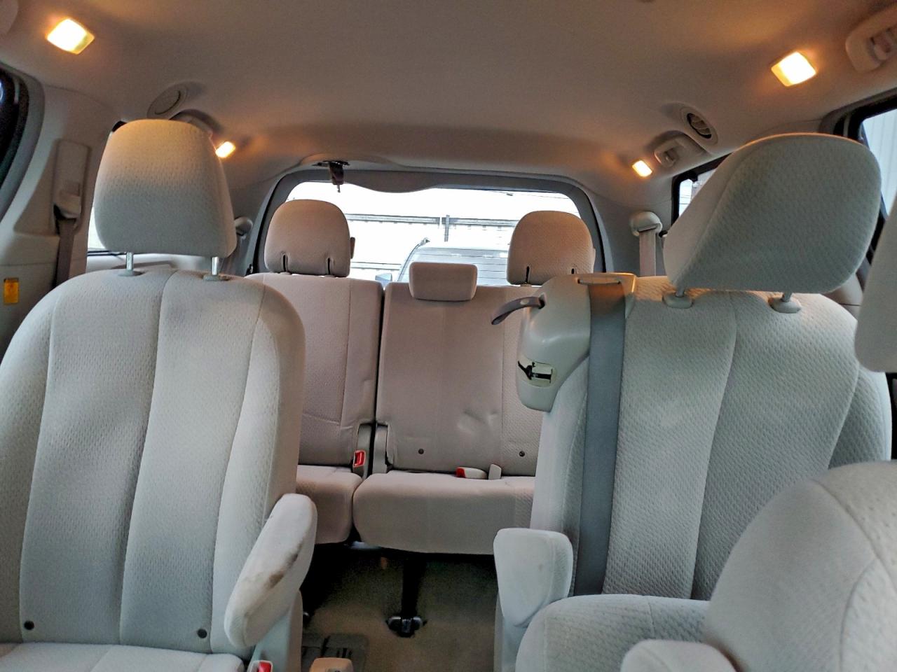 2013 TOYOTA SIENNA LE photo 10