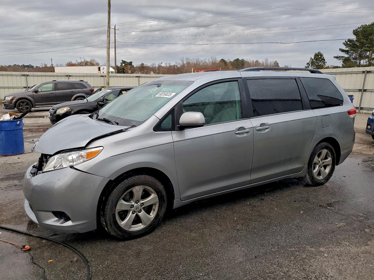 2013 TOYOTA SIENNA