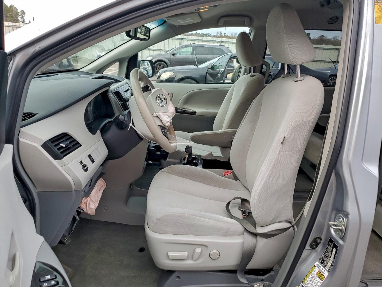 2013 TOYOTA SIENNA LE photo 7