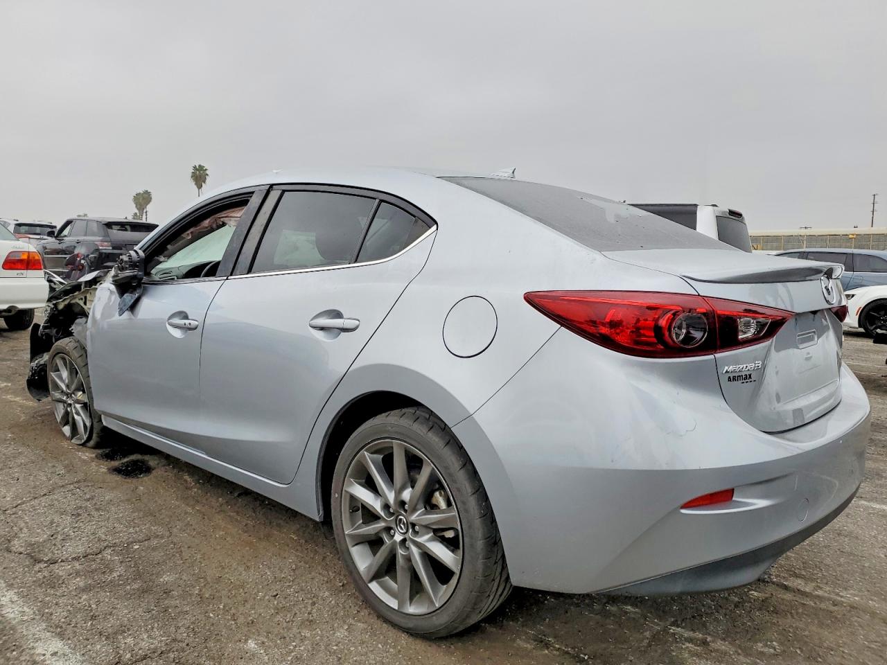 2018 MAZDA 3 TOURING photo 2