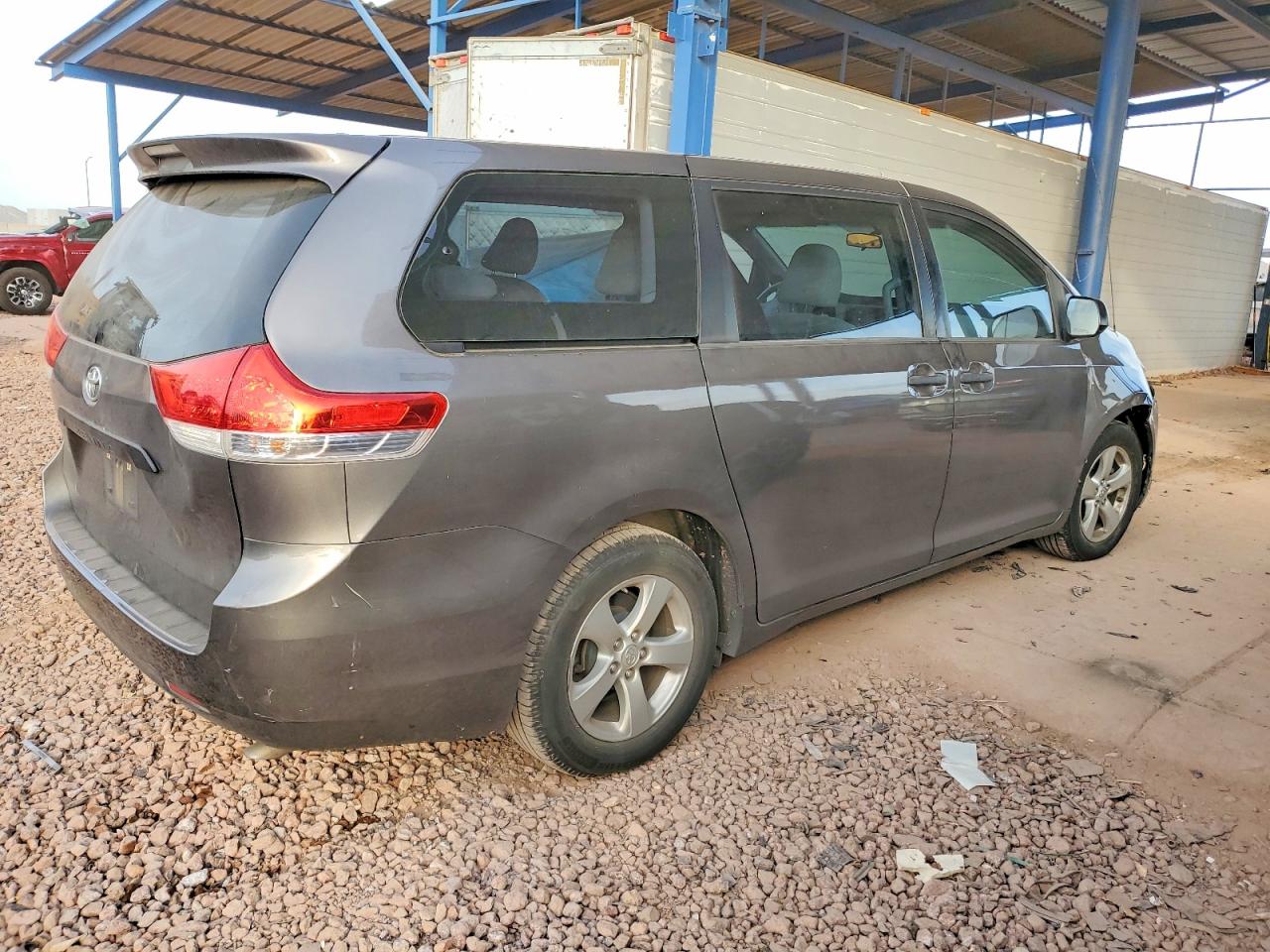 2013 TOYOTA SIENNA photo 3