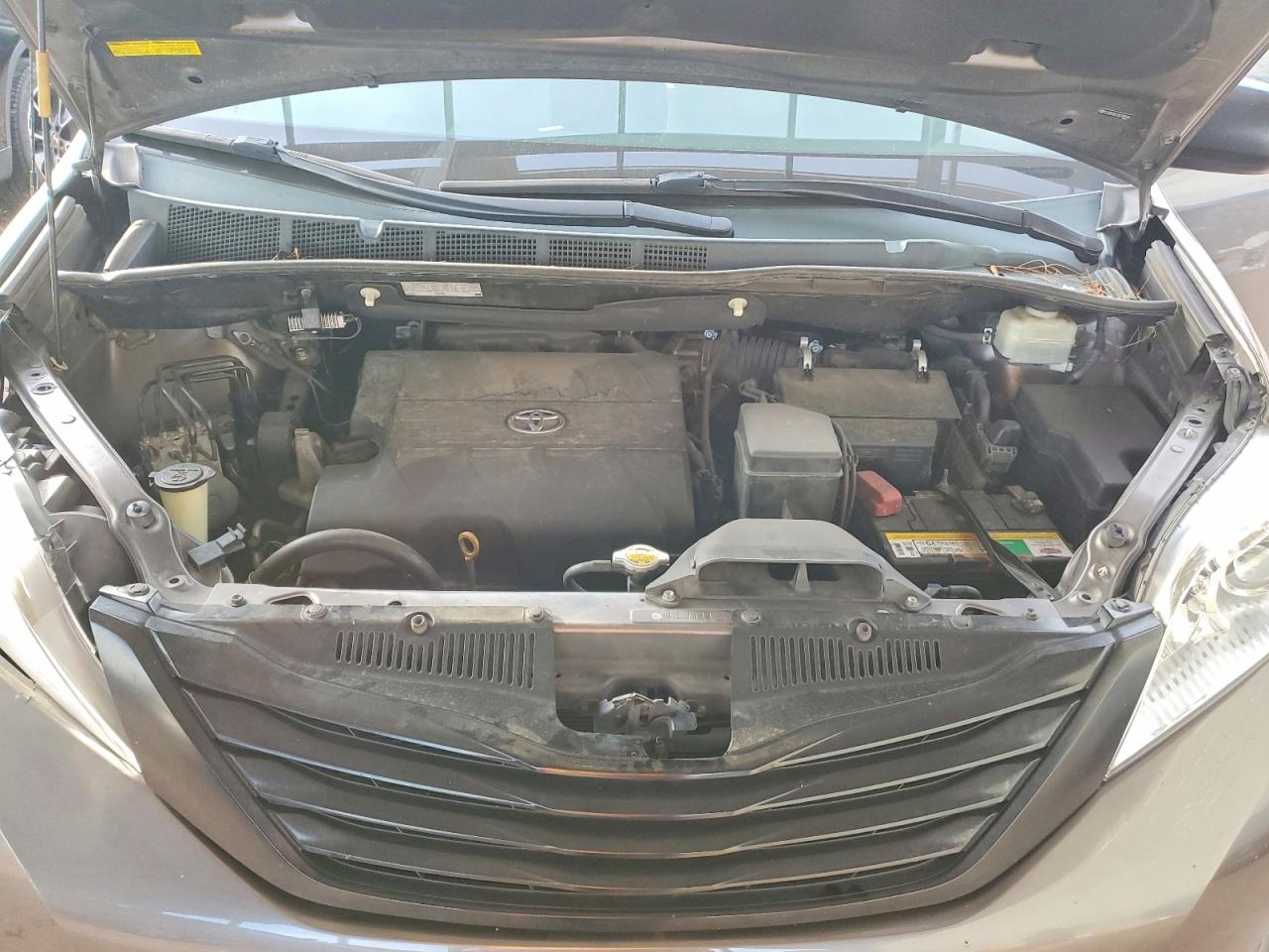 2013 TOYOTA SIENNA photo 11