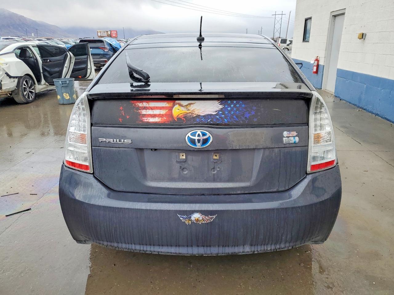 2010 TOYOTA PRIUS photo 6
