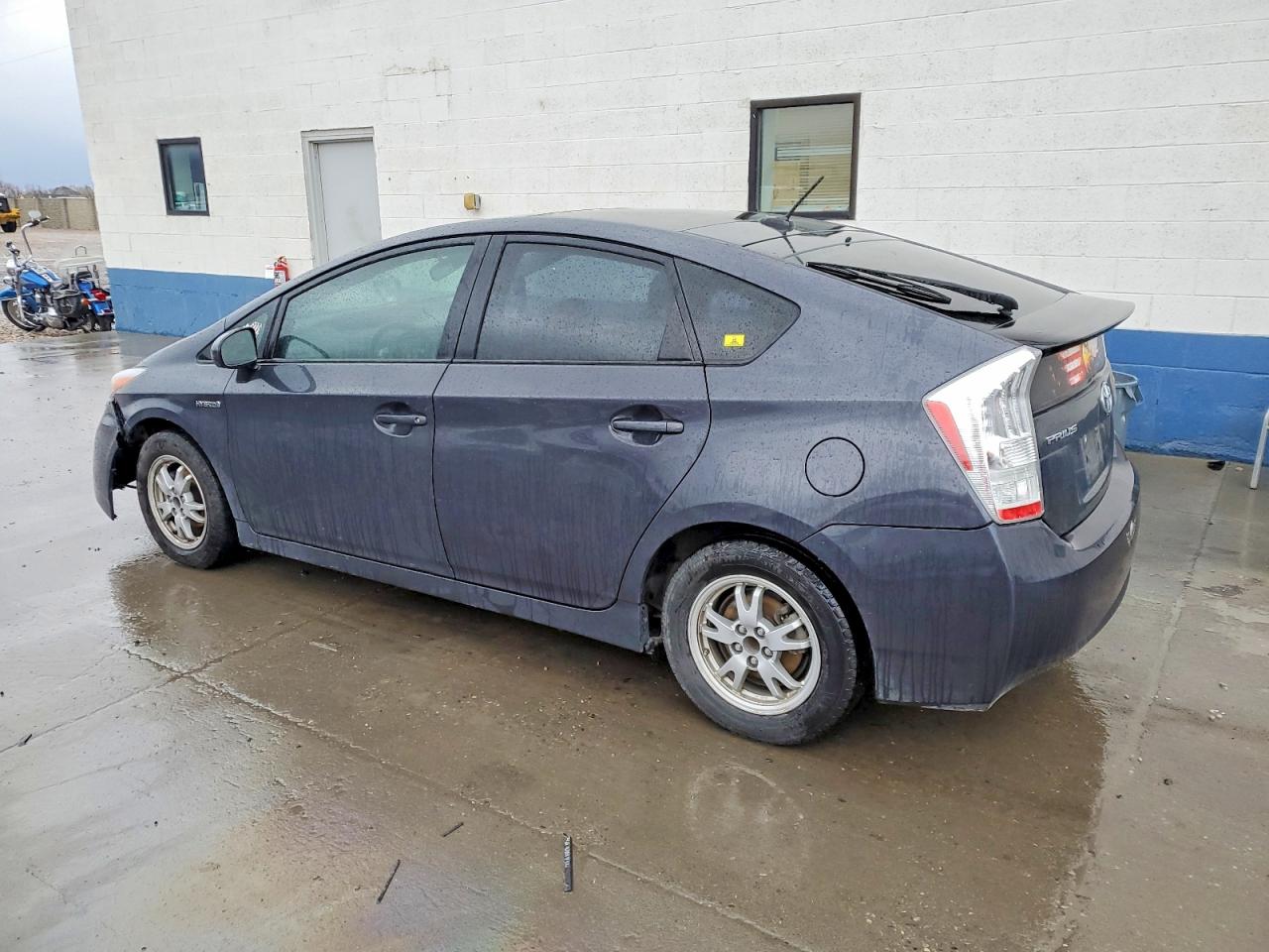 2010 TOYOTA PRIUS photo 2