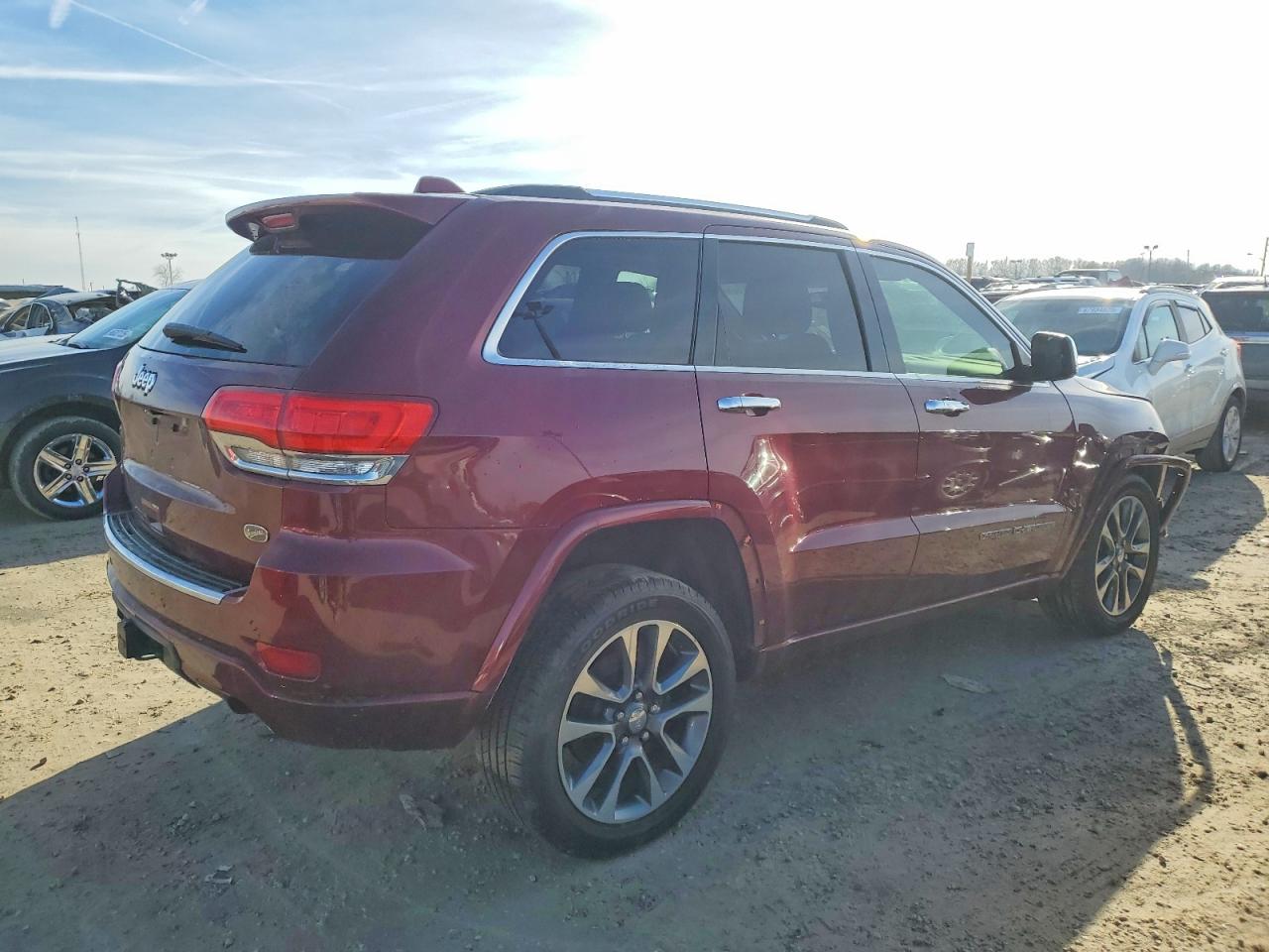 2018 JEEP GRAND CHEROKEE OVERLAND photo 3