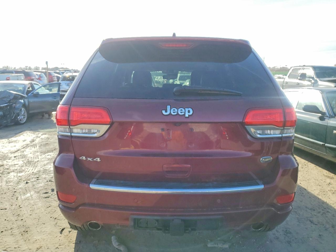 2018 JEEP GRAND CHEROKEE OVERLAND photo 6