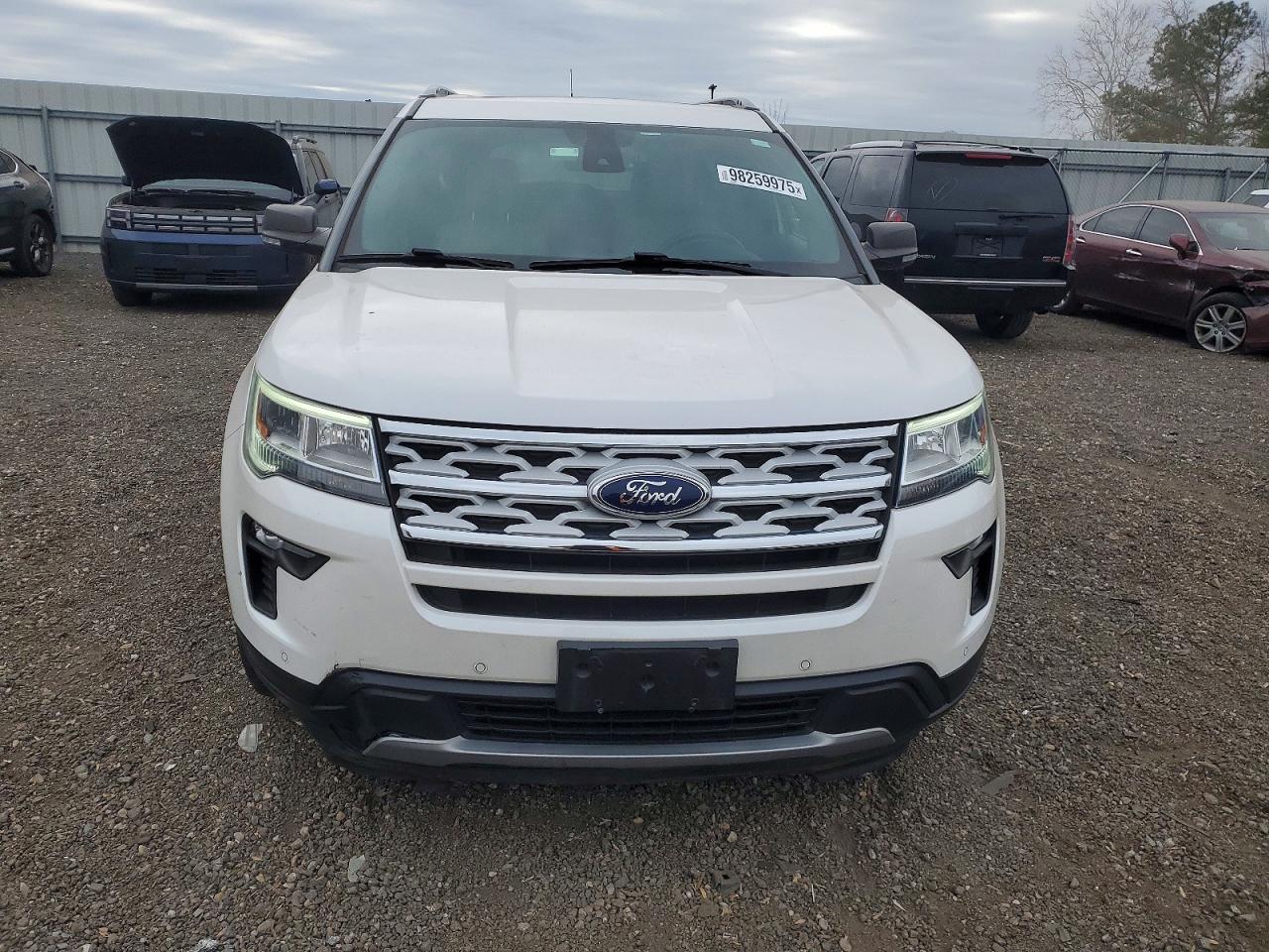 2019 FORD EXPLORER XLT photo 9