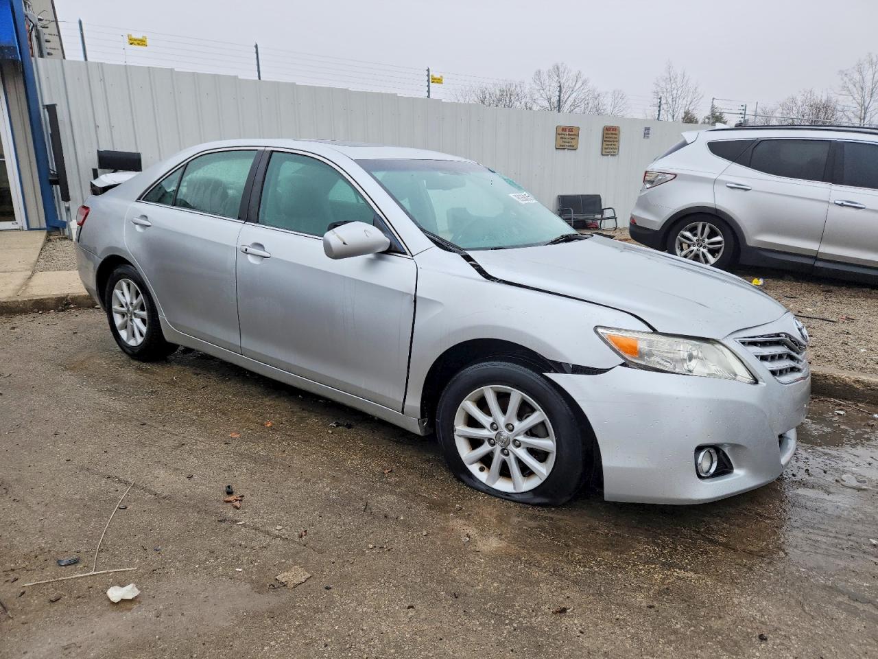 2011 TOYOTA CAMRY BASE photo 4