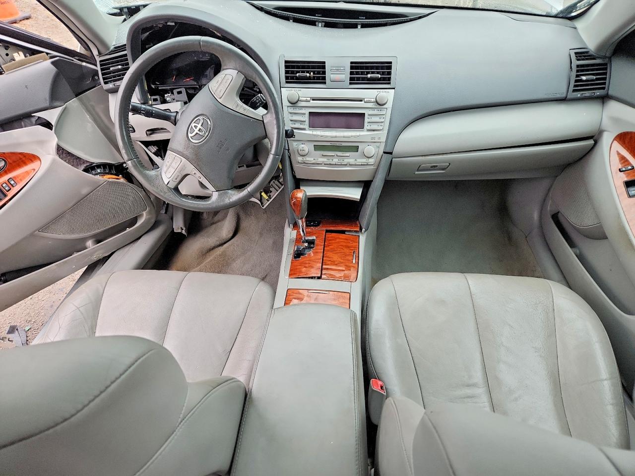2011 TOYOTA CAMRY BASE photo 8