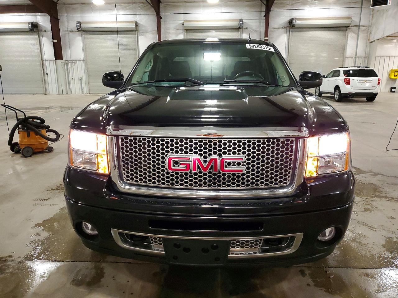 2011 GMC SIERRA K1500 DENALI photo 5