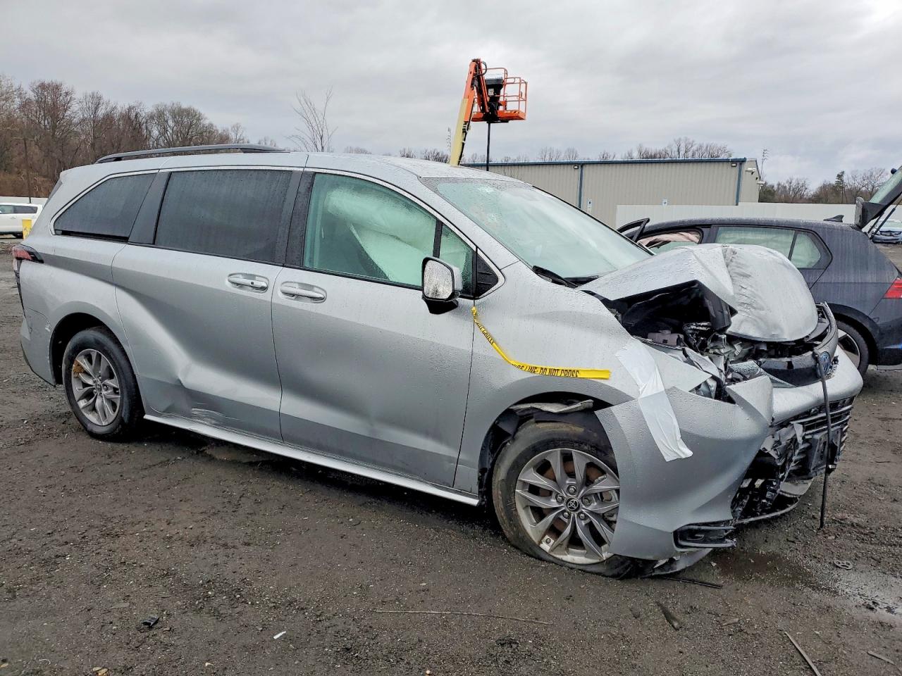 2022 TOYOTA SIENNA LE photo 4