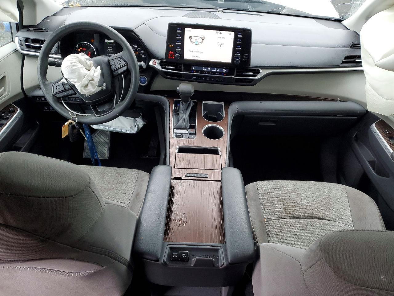 2022 TOYOTA SIENNA LE photo 8