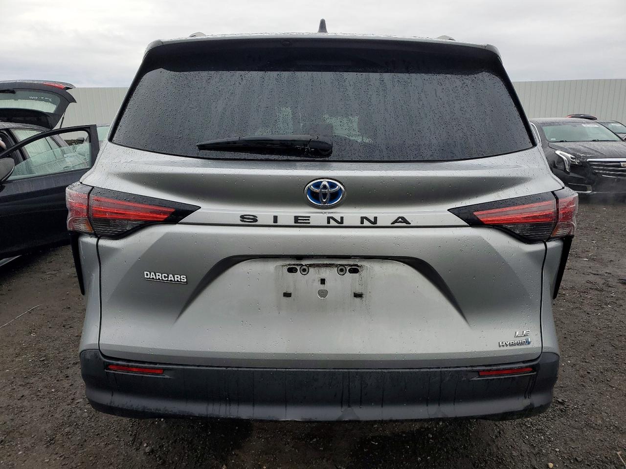 2022 TOYOTA SIENNA LE photo 6