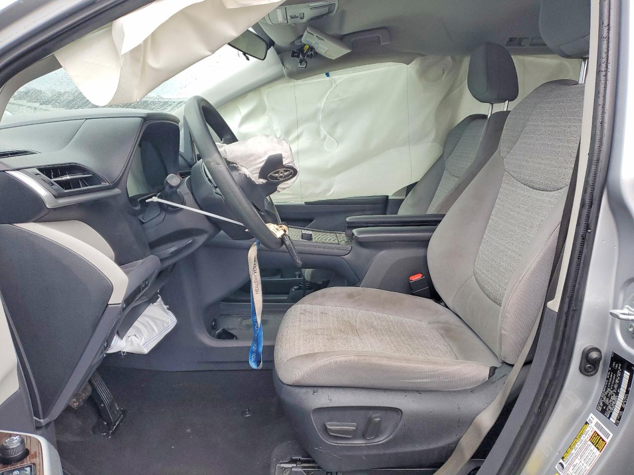2022 TOYOTA SIENNA LE photo 7