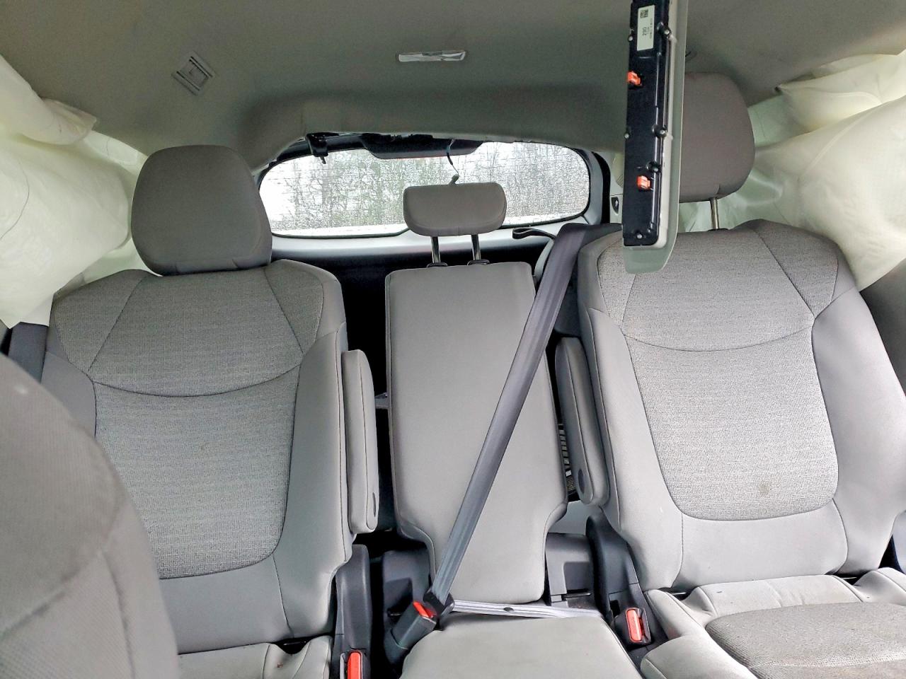 2022 TOYOTA SIENNA LE photo 10