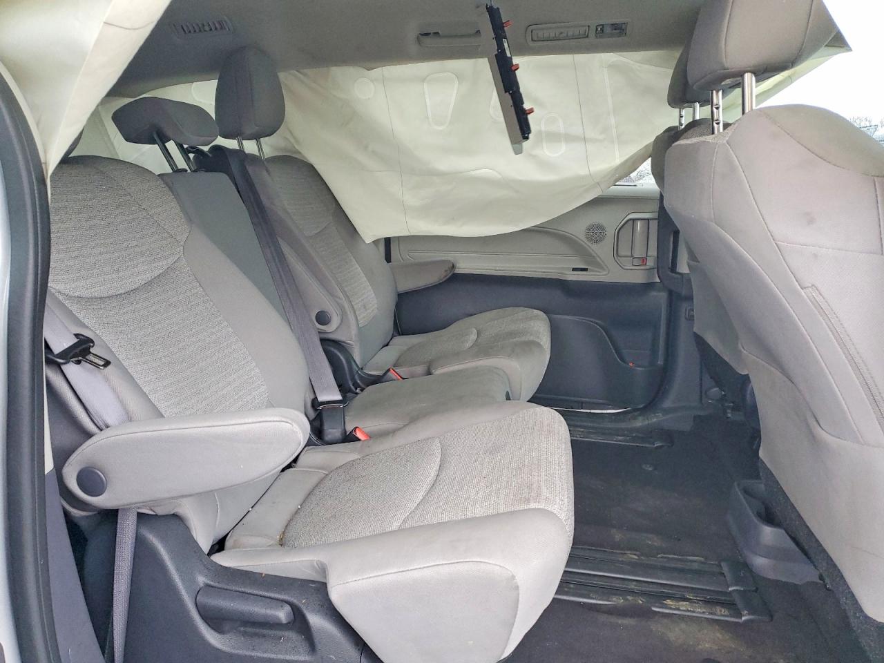 2022 TOYOTA SIENNA LE photo 11