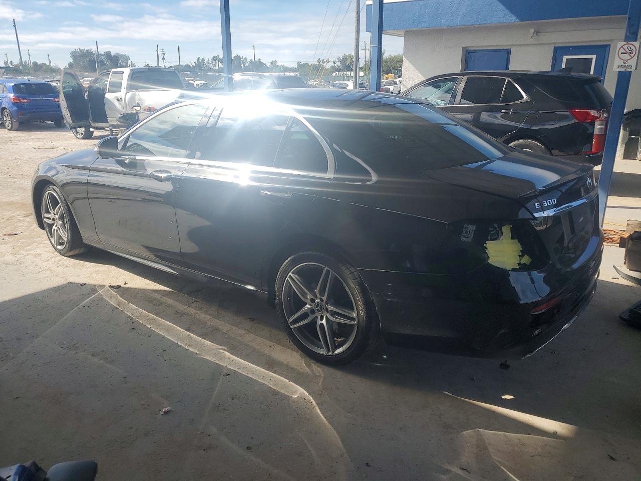 2018 MERCEDES-BENZ E 300 photo 2