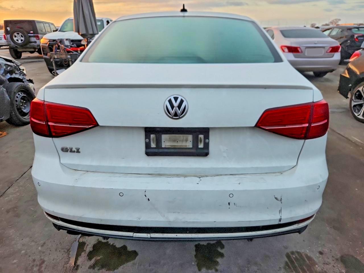 2017 VOLKSWAGEN JETTA GLI photo 6