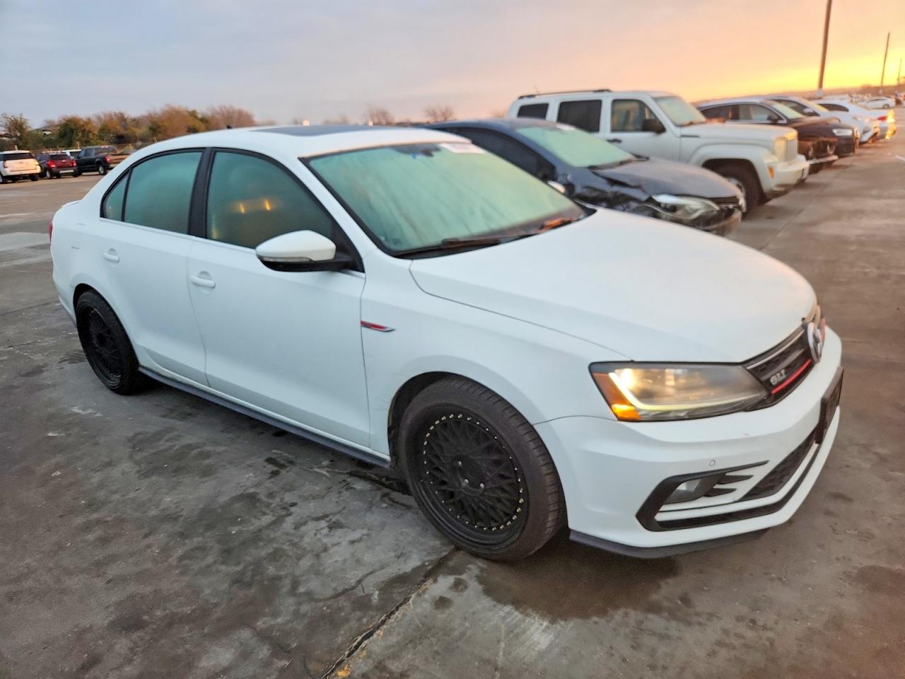 2017 VOLKSWAGEN JETTA GLI photo 4