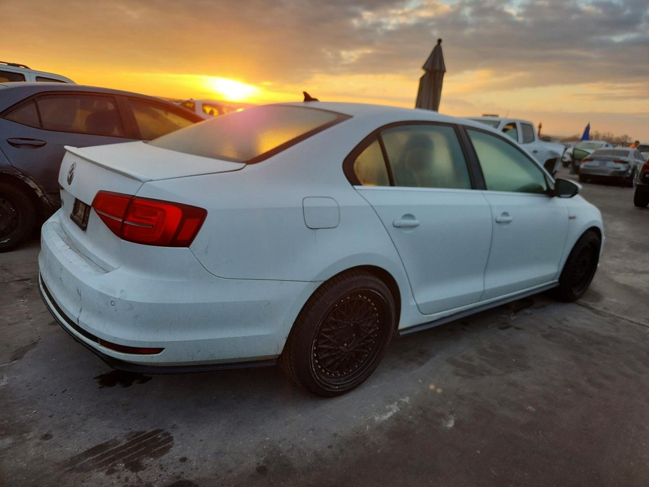 2017 VOLKSWAGEN JETTA GLI photo 3