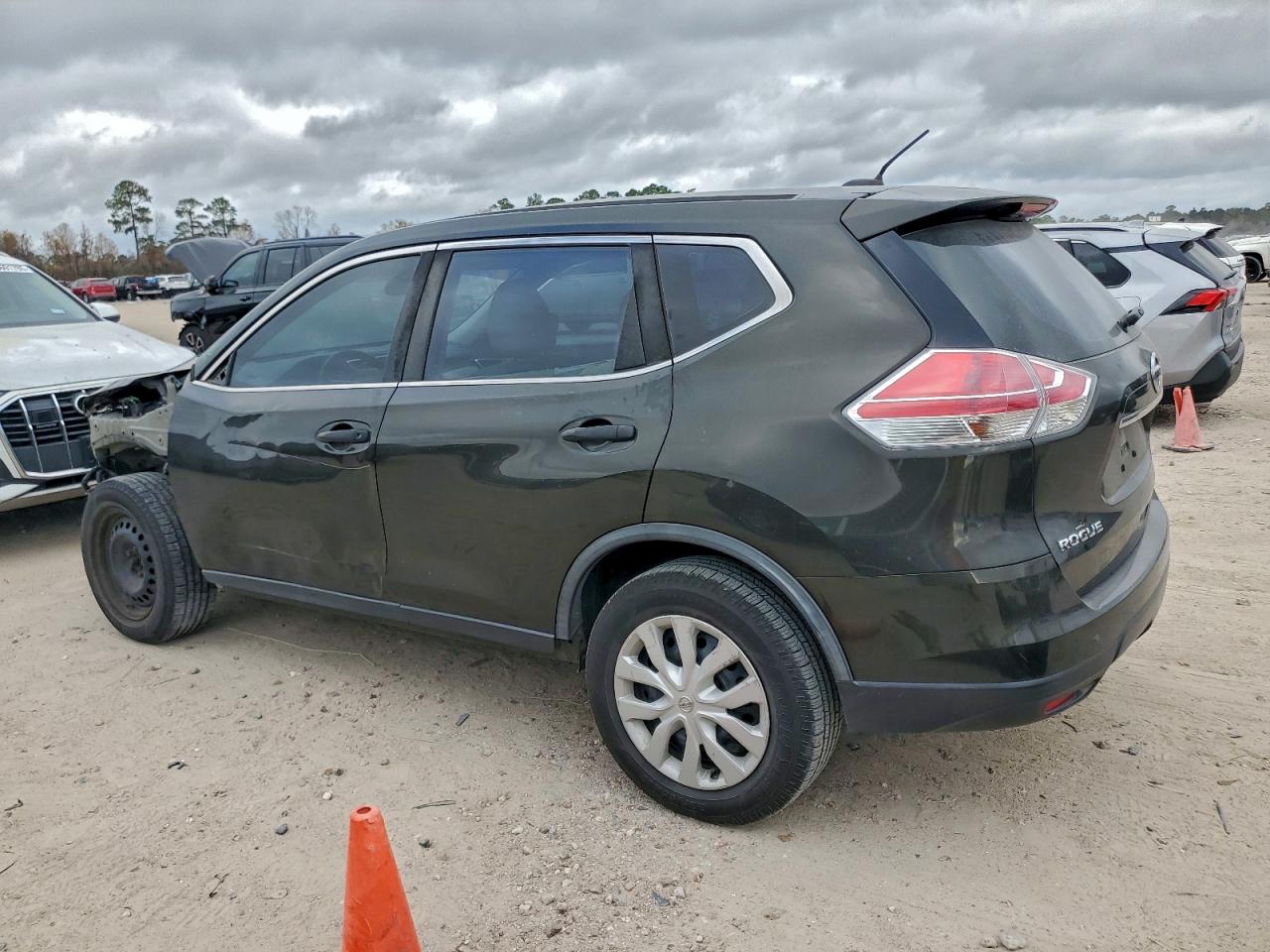 2016 NISSAN ROGUE S photo 2